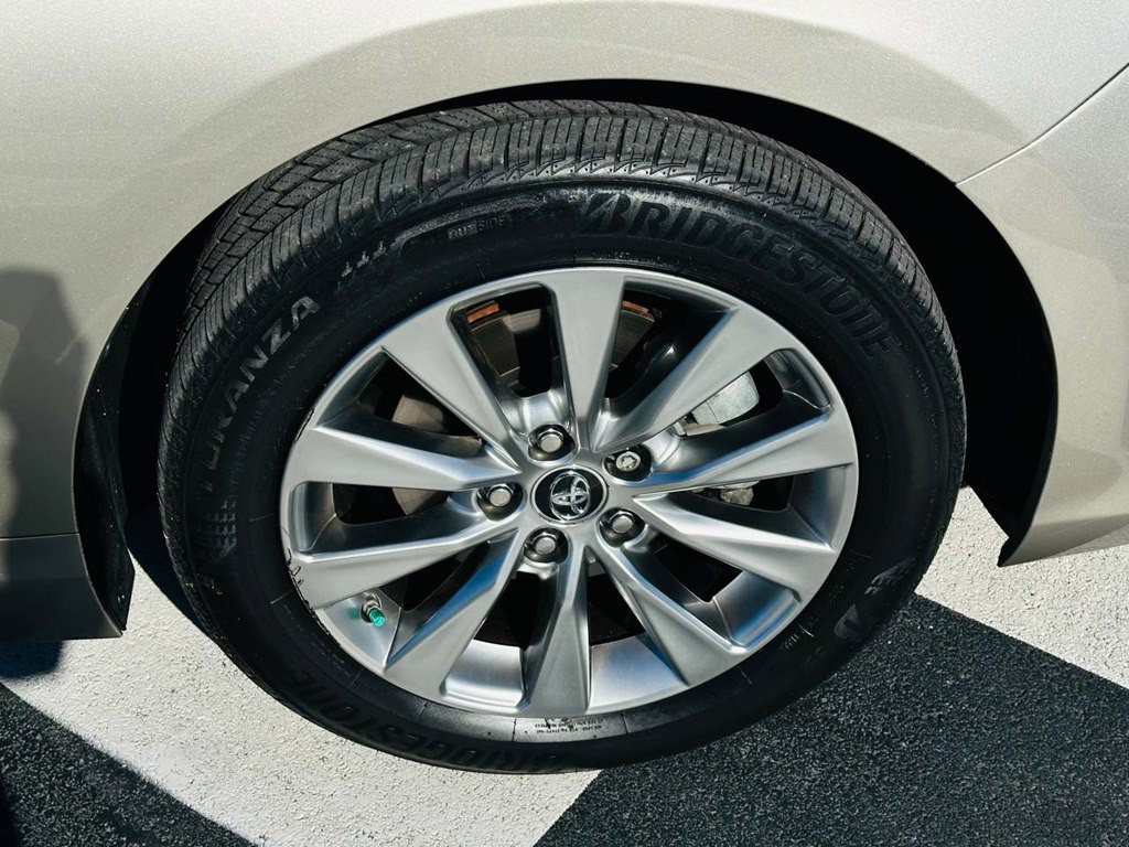 2016 Toyota Camry Image 45