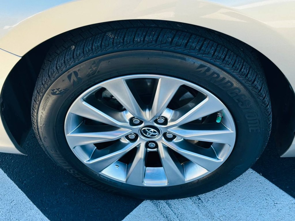 2016 Toyota Camry Image 46