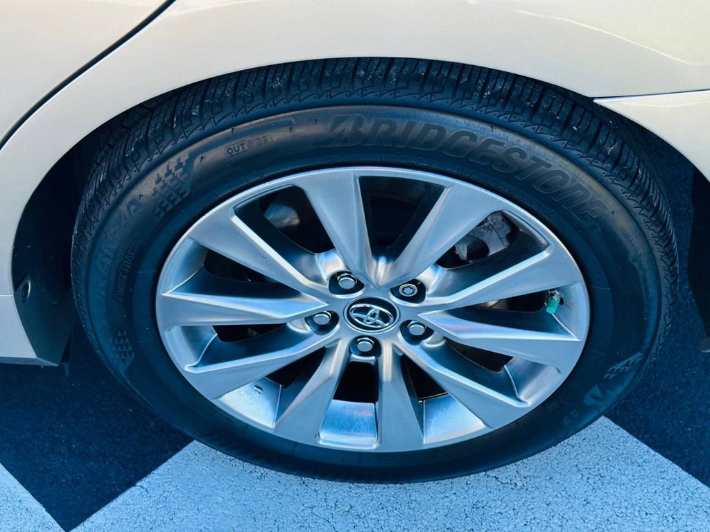2016 Toyota Camry Image 47