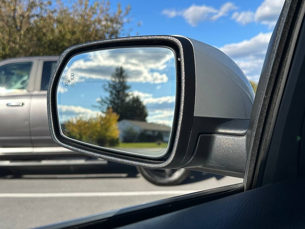 2017 Ford Edge Image 12