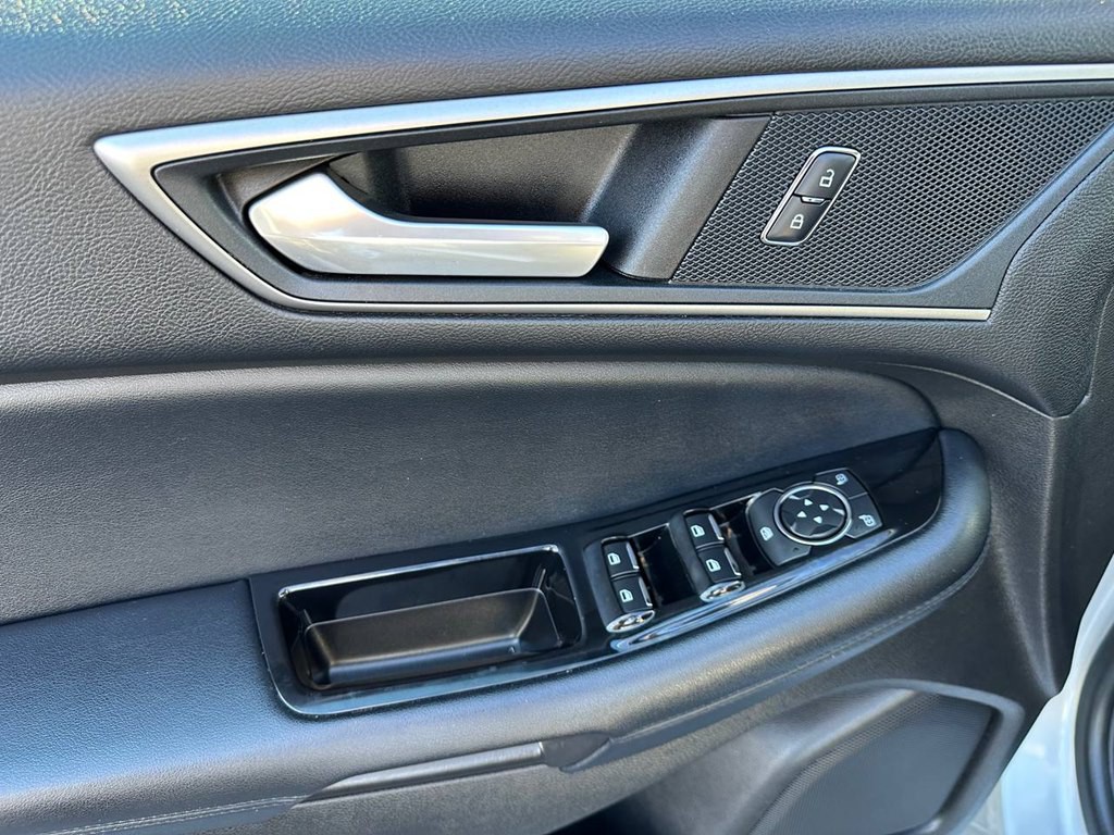 2017 Ford Edge Image 17