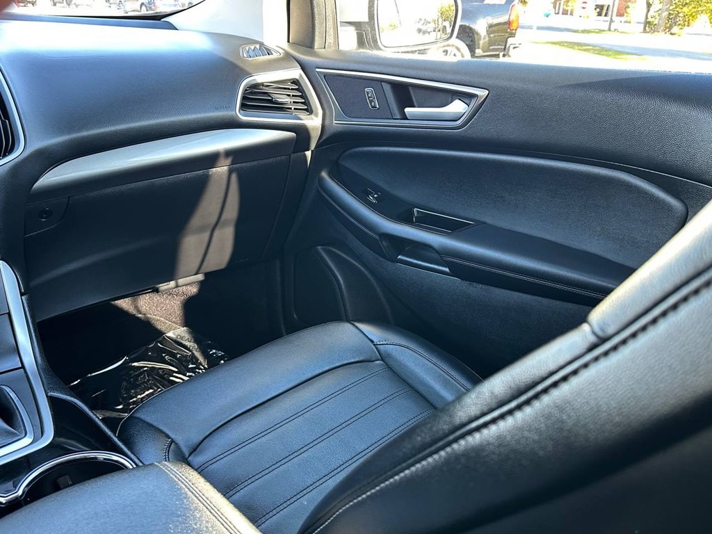 2017 Ford Edge Image 38