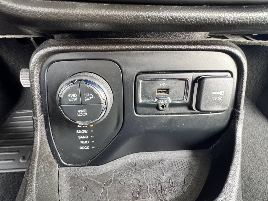 2017 Jeep Renegade Image 12