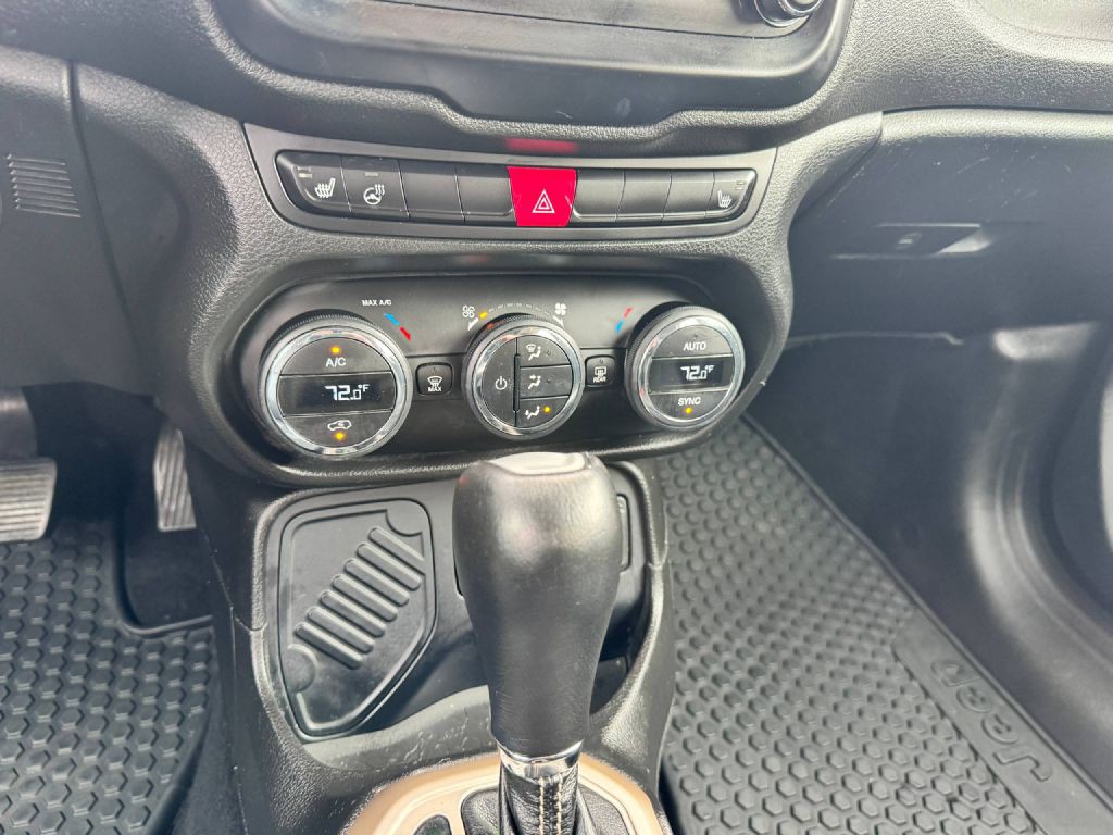 2016 Jeep Renegade Image 13