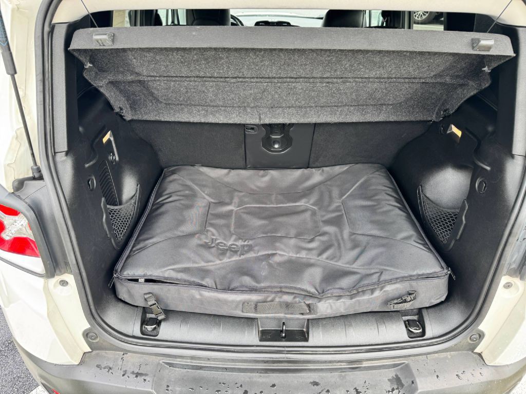 2016 Jeep Renegade Image 23