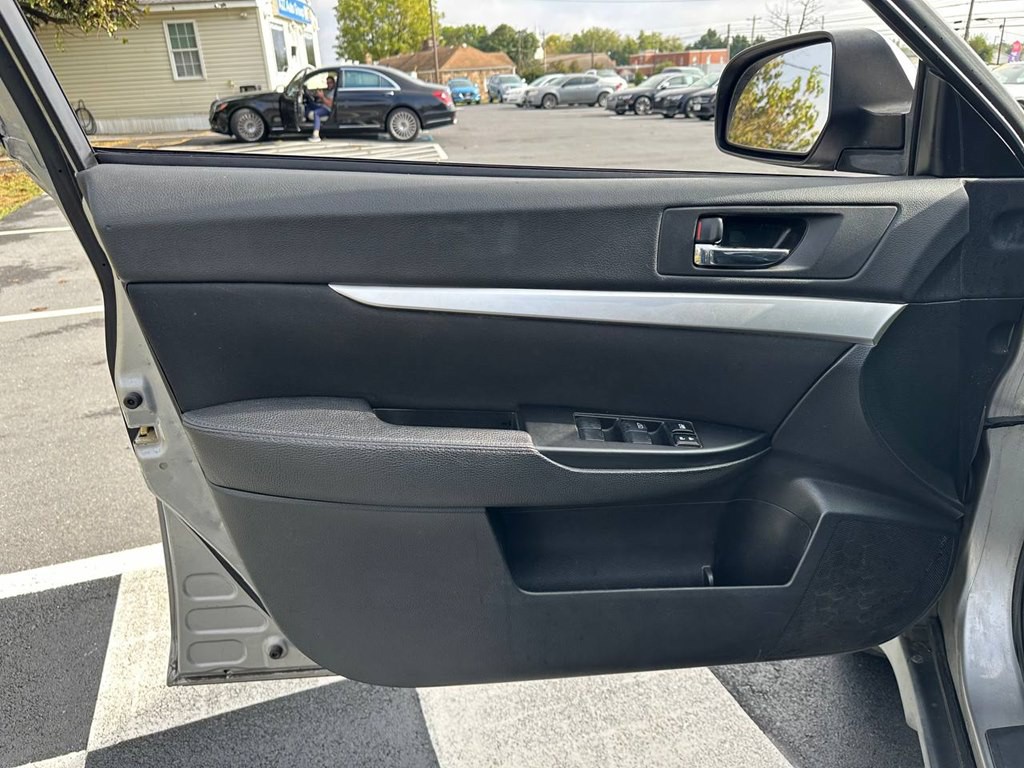 2011 Subaru Outback Image 10