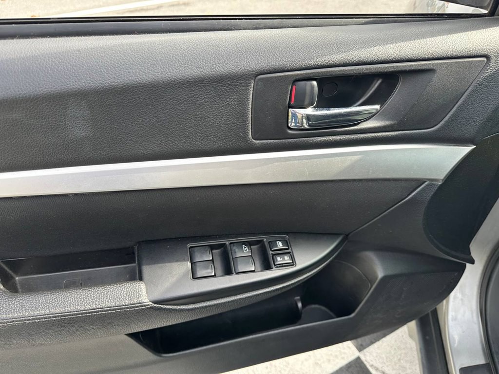 2011 Subaru Outback Image 11