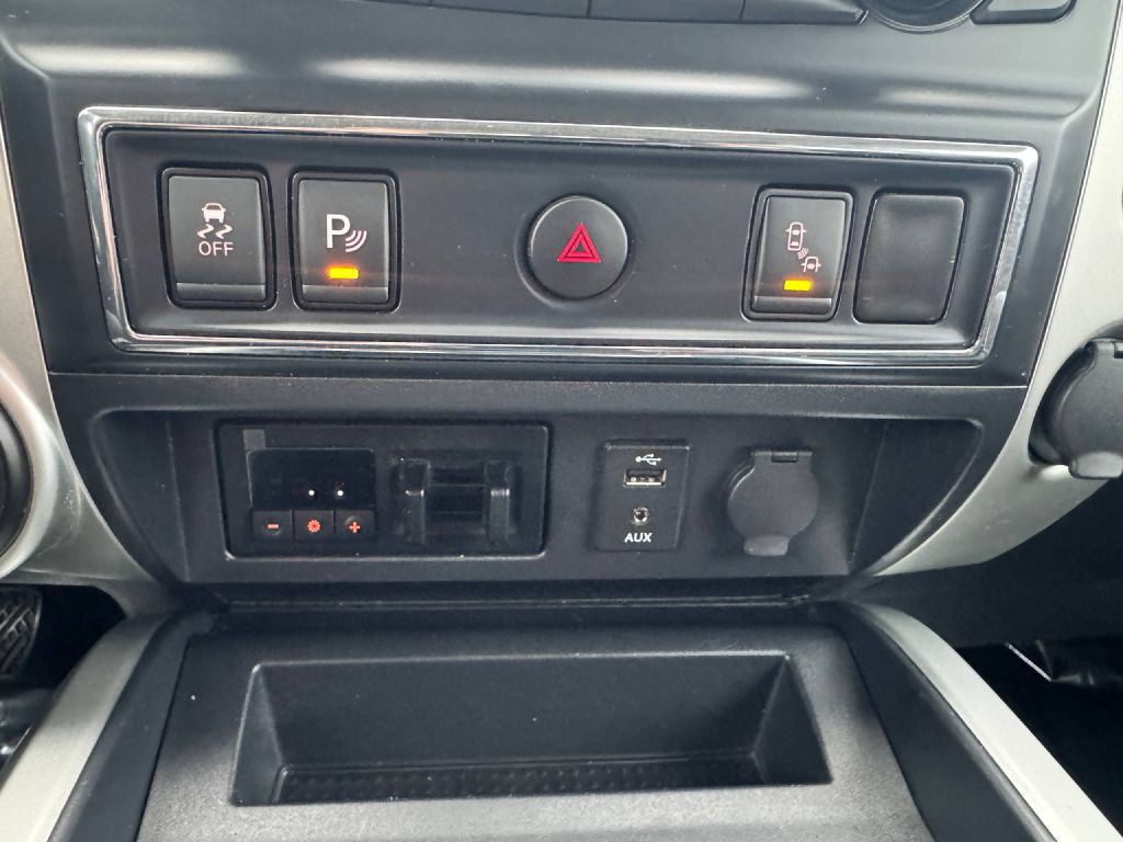2018 Nissan Titan Image 16