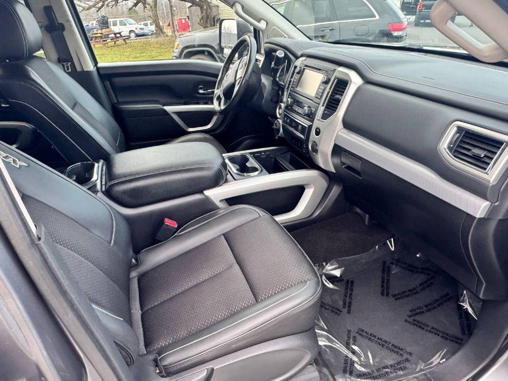 2018 Nissan Titan Image 18