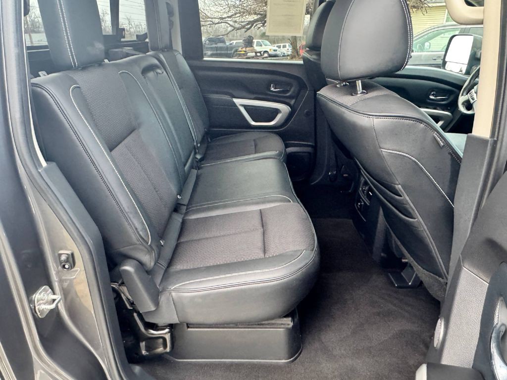 2018 Nissan Titan Image 23