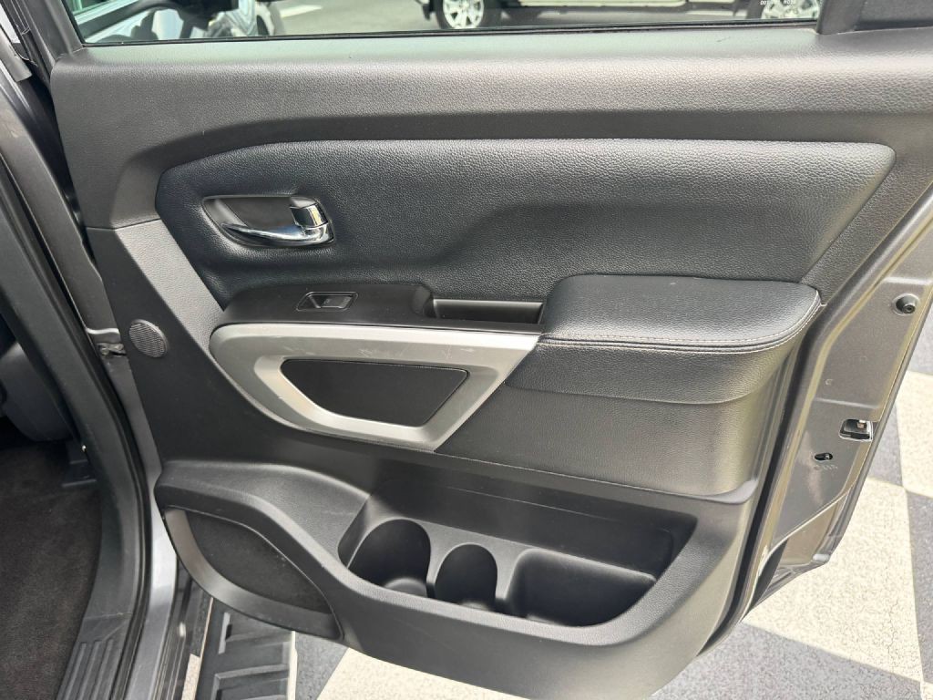 2018 Nissan Titan Image 24