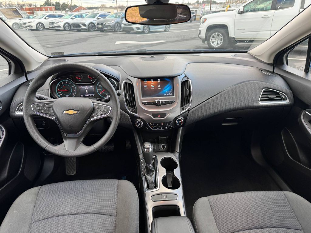 2018 Chevrolet Cruze Image 12