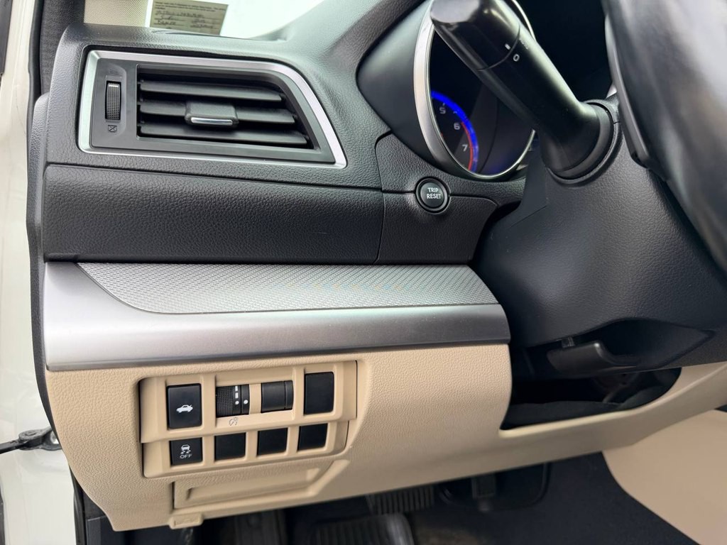 2016 Subaru Legacy Image 30