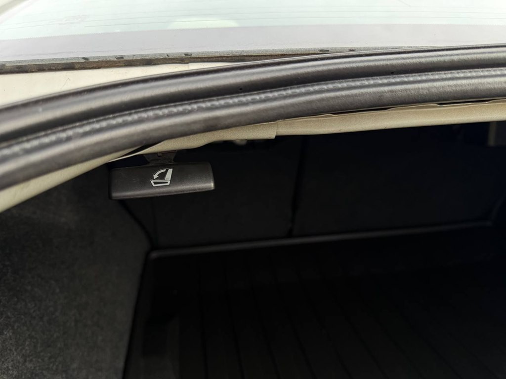 2016 Subaru Legacy Image 37