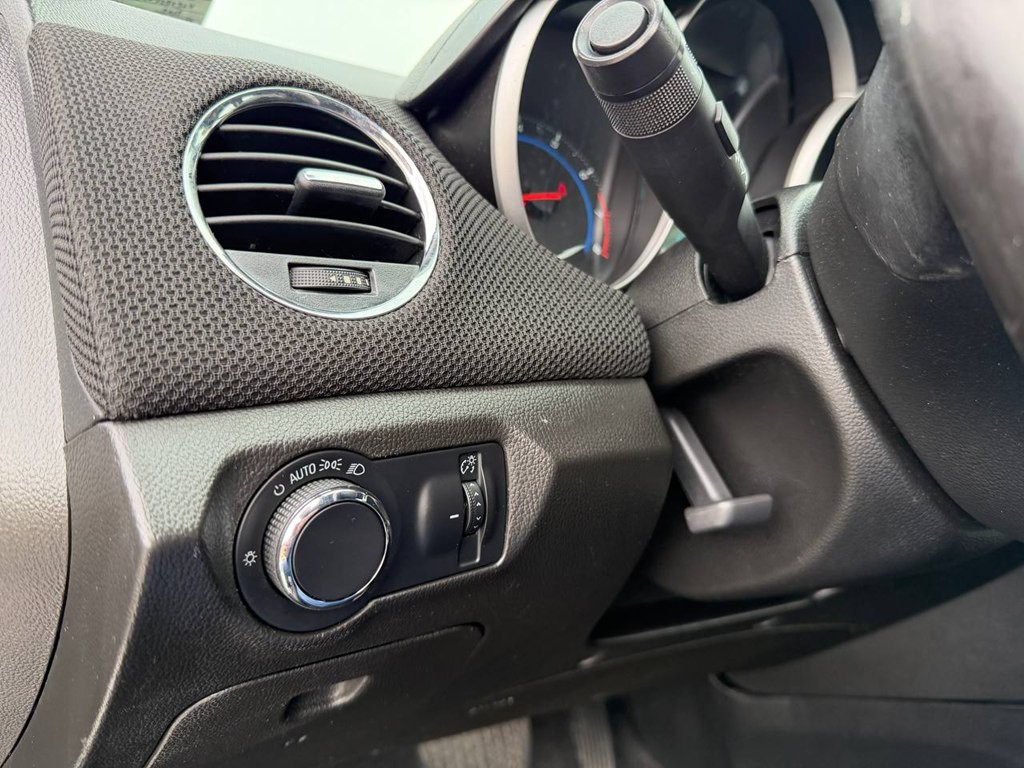 2015 Chevrolet Cruze Image 31