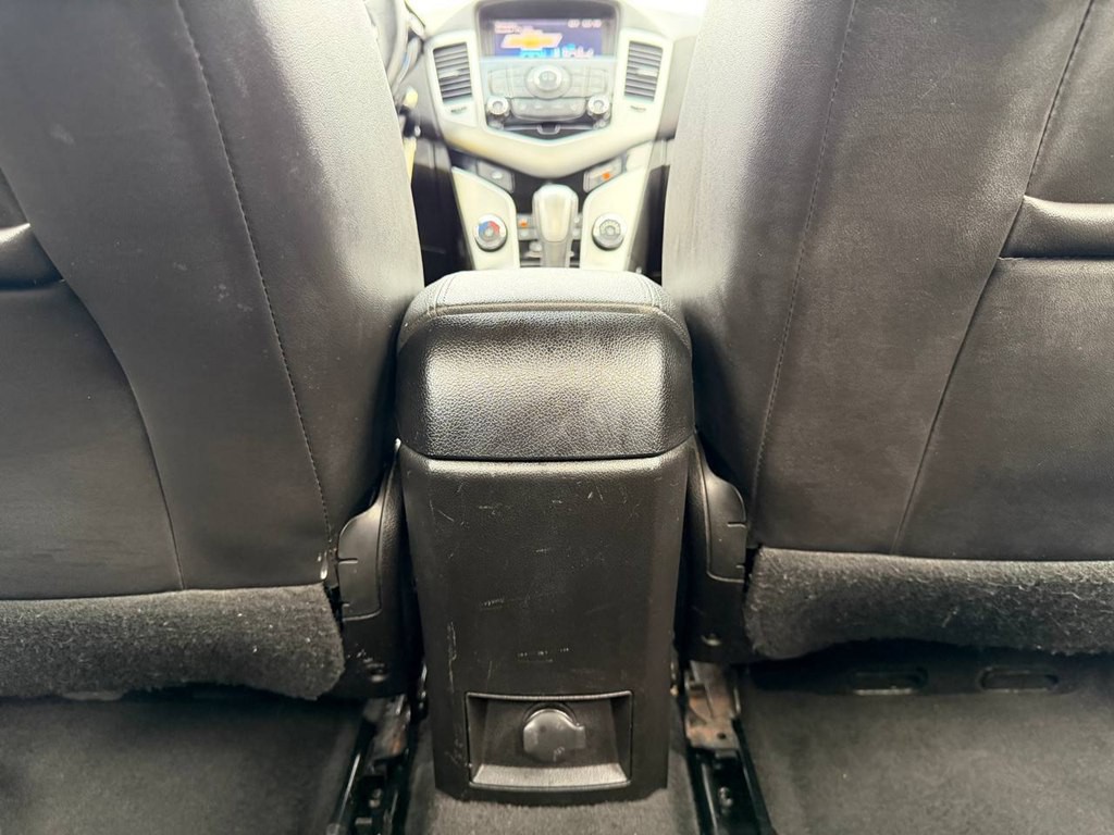 2015 Chevrolet Cruze Image 35
