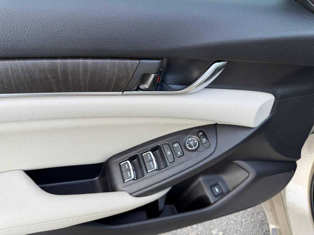 2019 Honda Accord Image 16