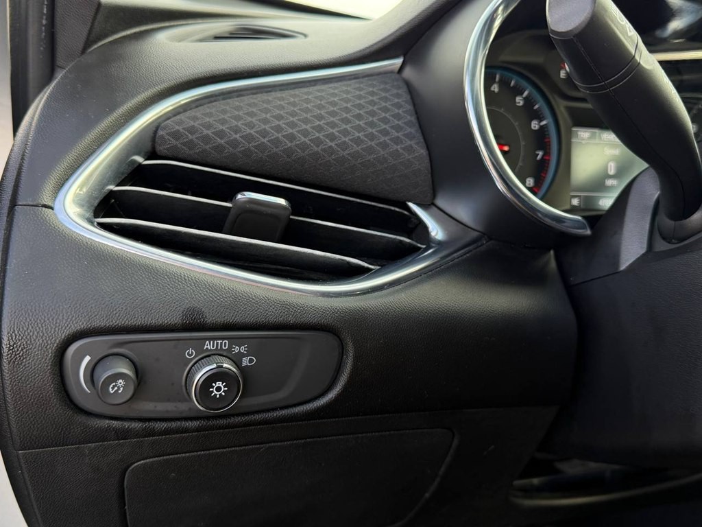 2018 Chevrolet Malibu Image 32