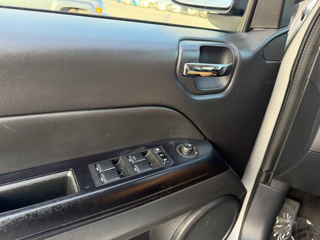 2015 Jeep Compass Image 16