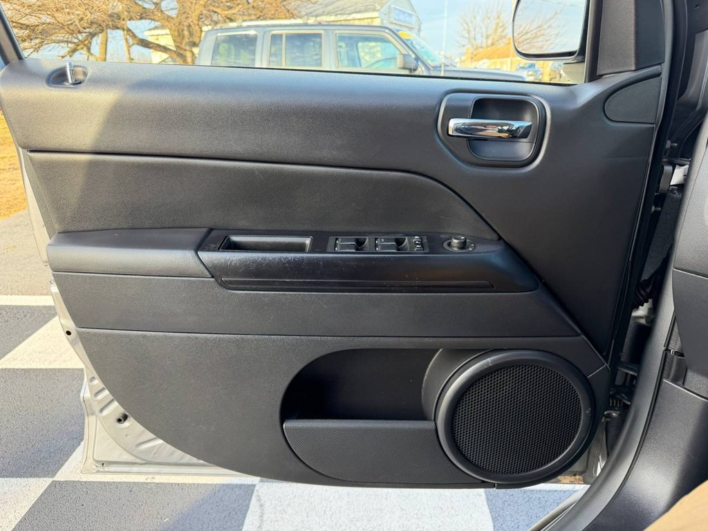 2015 Jeep Compass Image 17