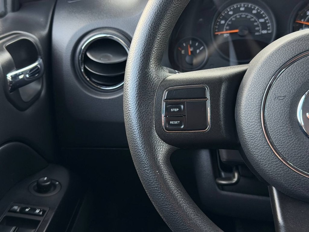 2015 Jeep Compass Image 24