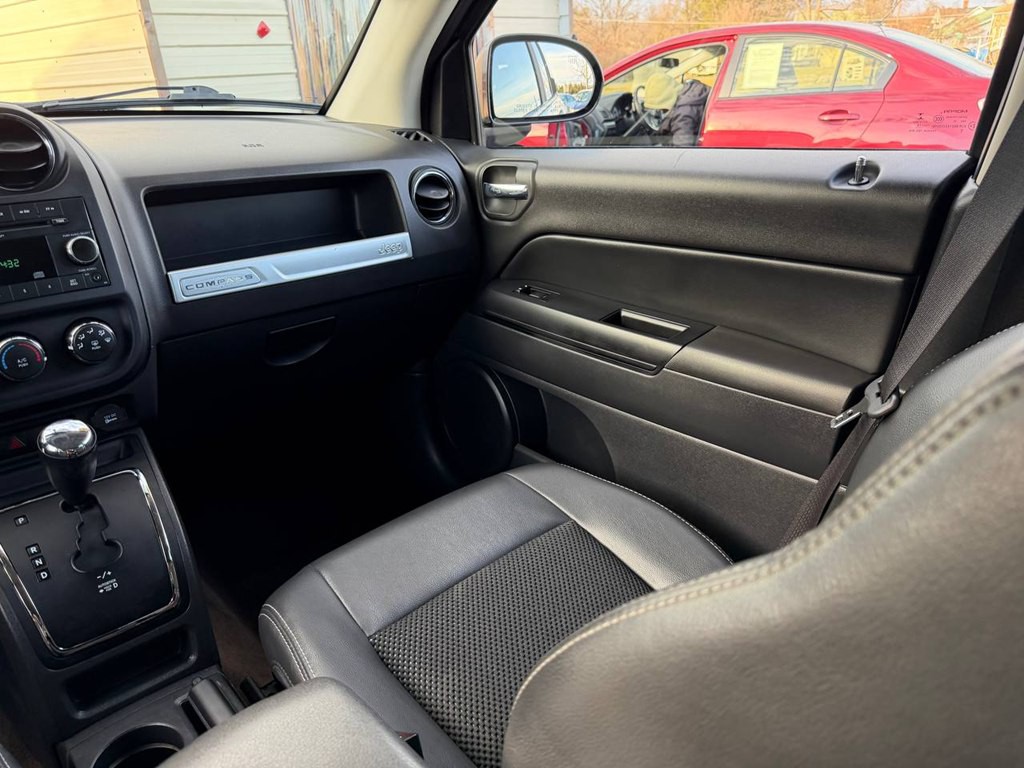 2015 Jeep Compass Image 32