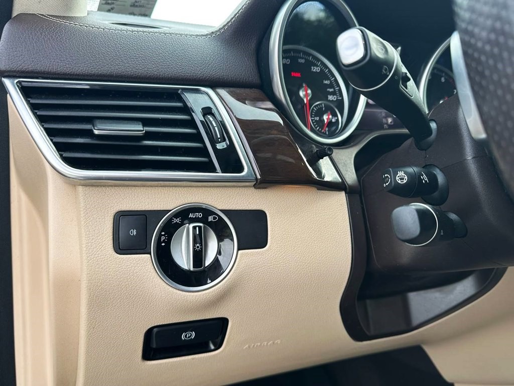 2017 Mercedes-Benz GLS-Class Image 31