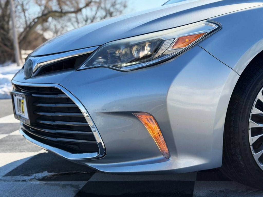 2016 Toyota Avalon Image 10