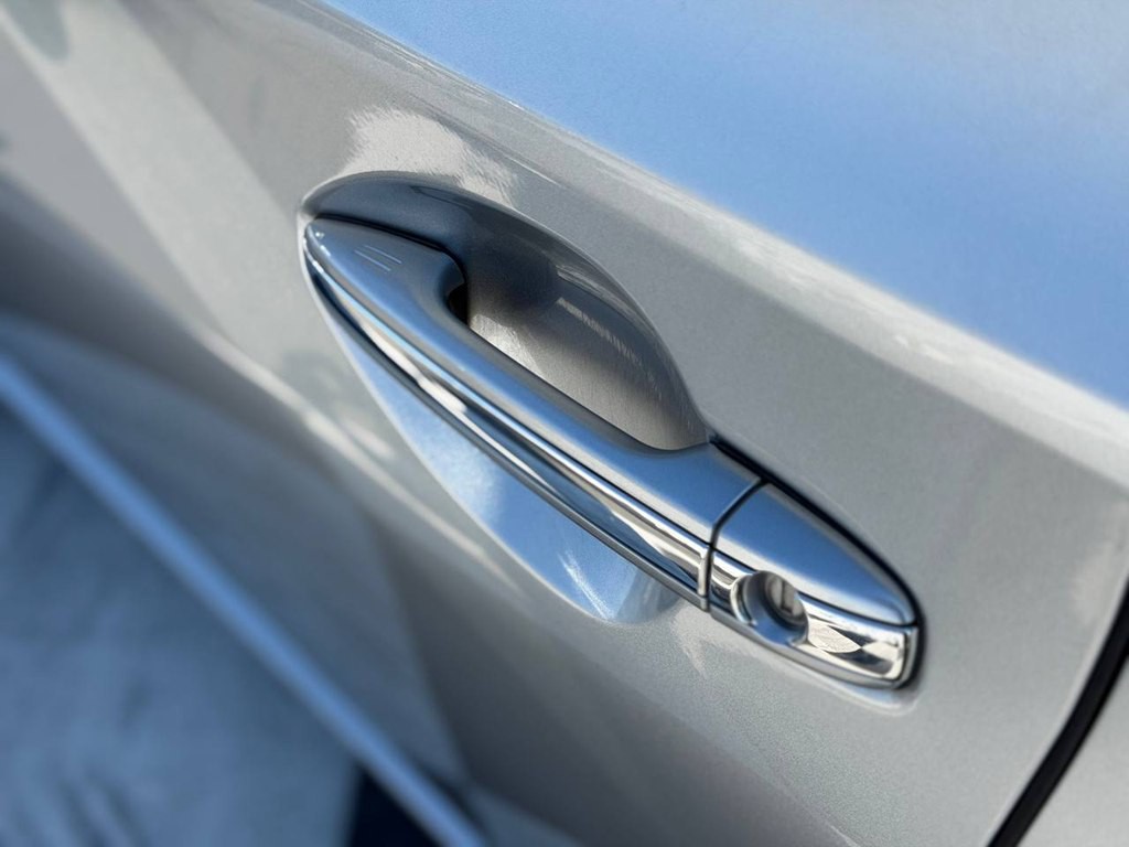 2016 Toyota Avalon Image 14