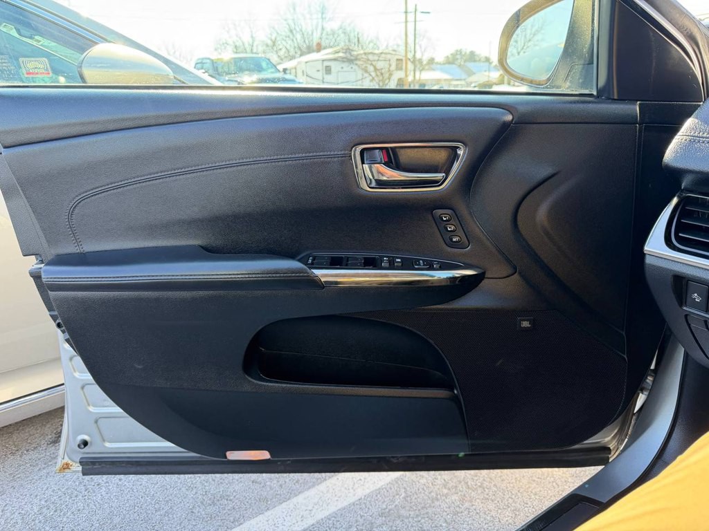 2016 Toyota Avalon Image 16