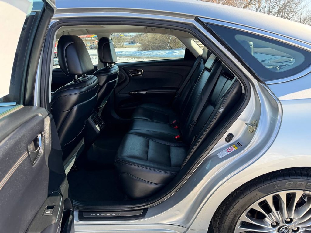 2016 Toyota Avalon Image 39
