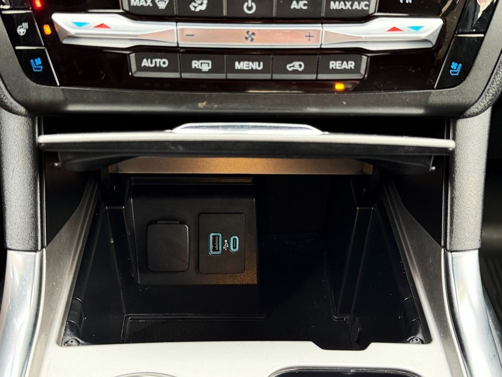 2020 Ford Explorer Image 30