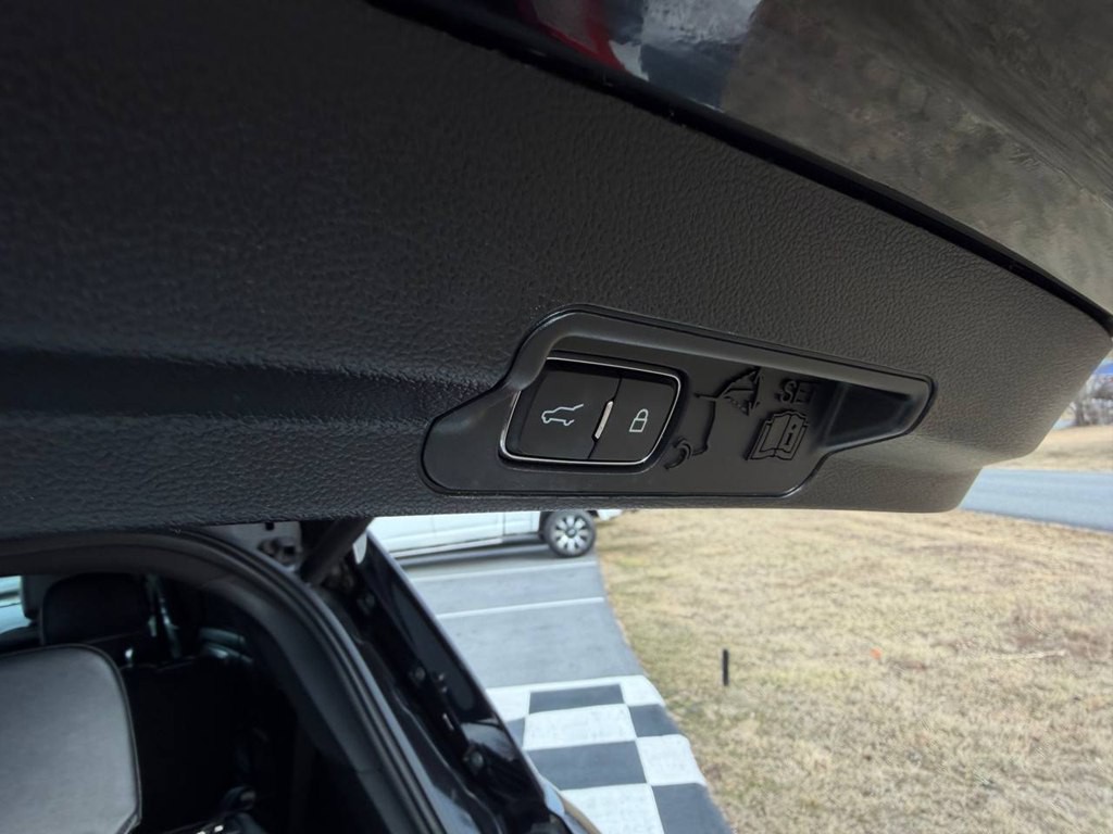 2020 Ford Explorer Image 44