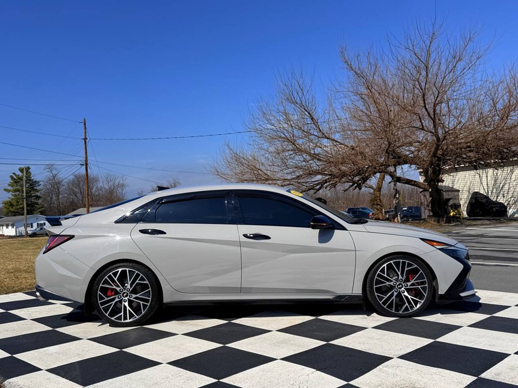 2022 Hyundai Elantra Image 8