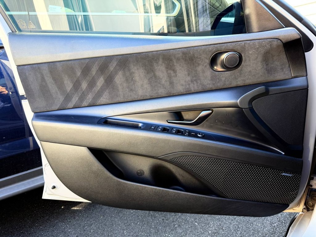 2022 Hyundai Elantra Image 16