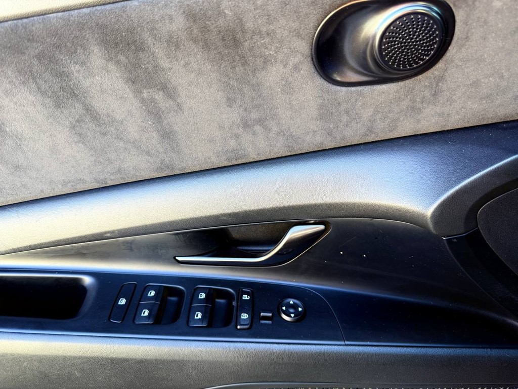 2022 Hyundai Elantra Image 17