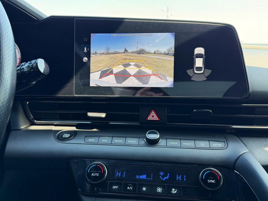 2022 Hyundai Elantra Image 28