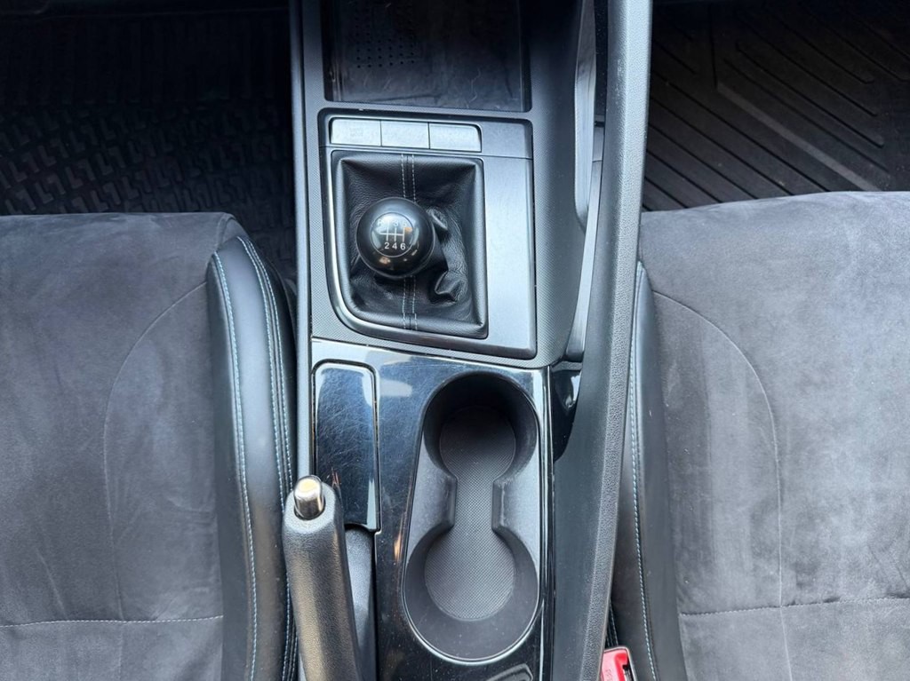 2022 Hyundai Elantra Image 35