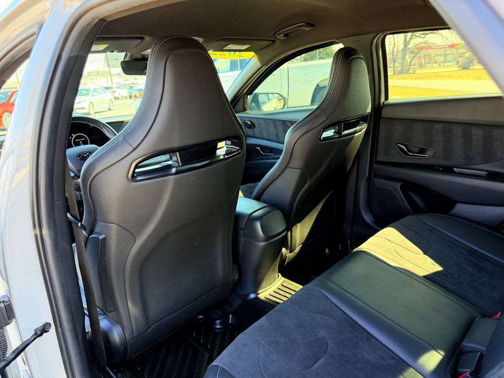 2022 Hyundai Elantra Image 40