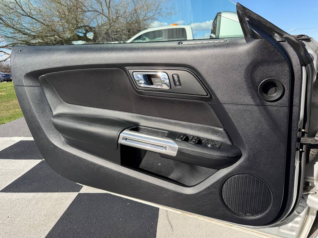 2015 Ford Mustang Image 16