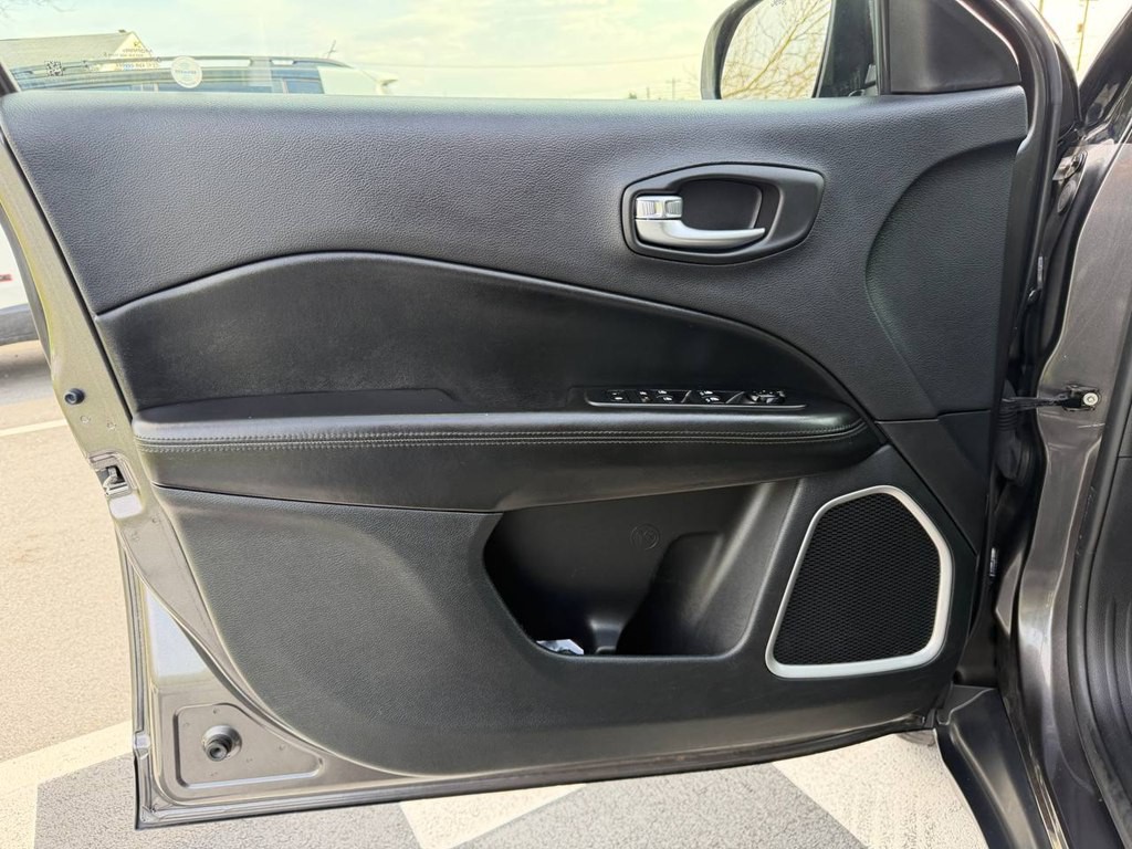 2018 Jeep Compass Image 16