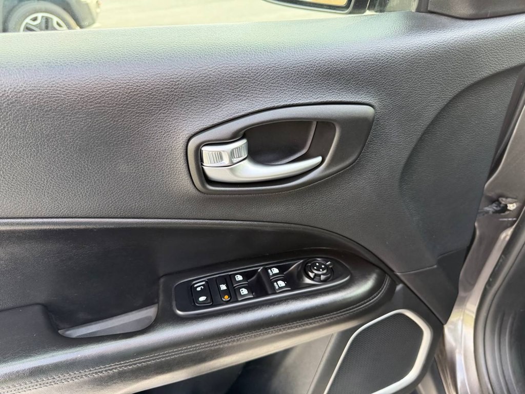 2018 Jeep Compass Image 17