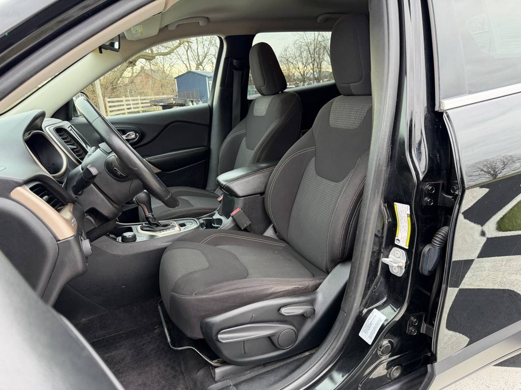 2017 Jeep Cherokee Image 16