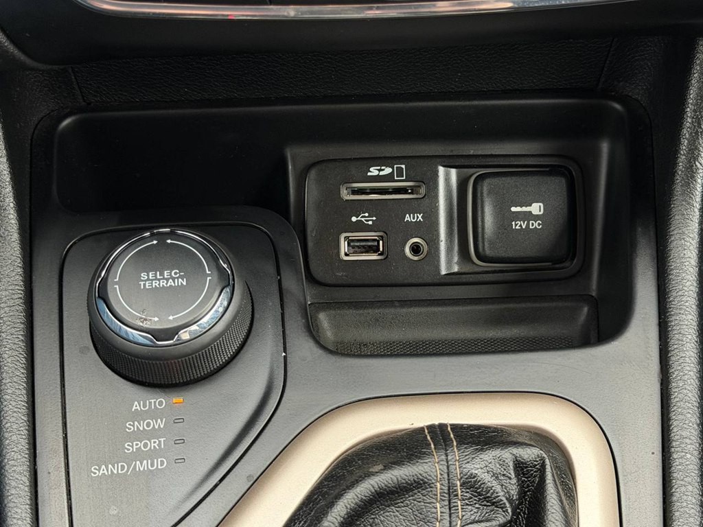 2017 Jeep Cherokee Image 28