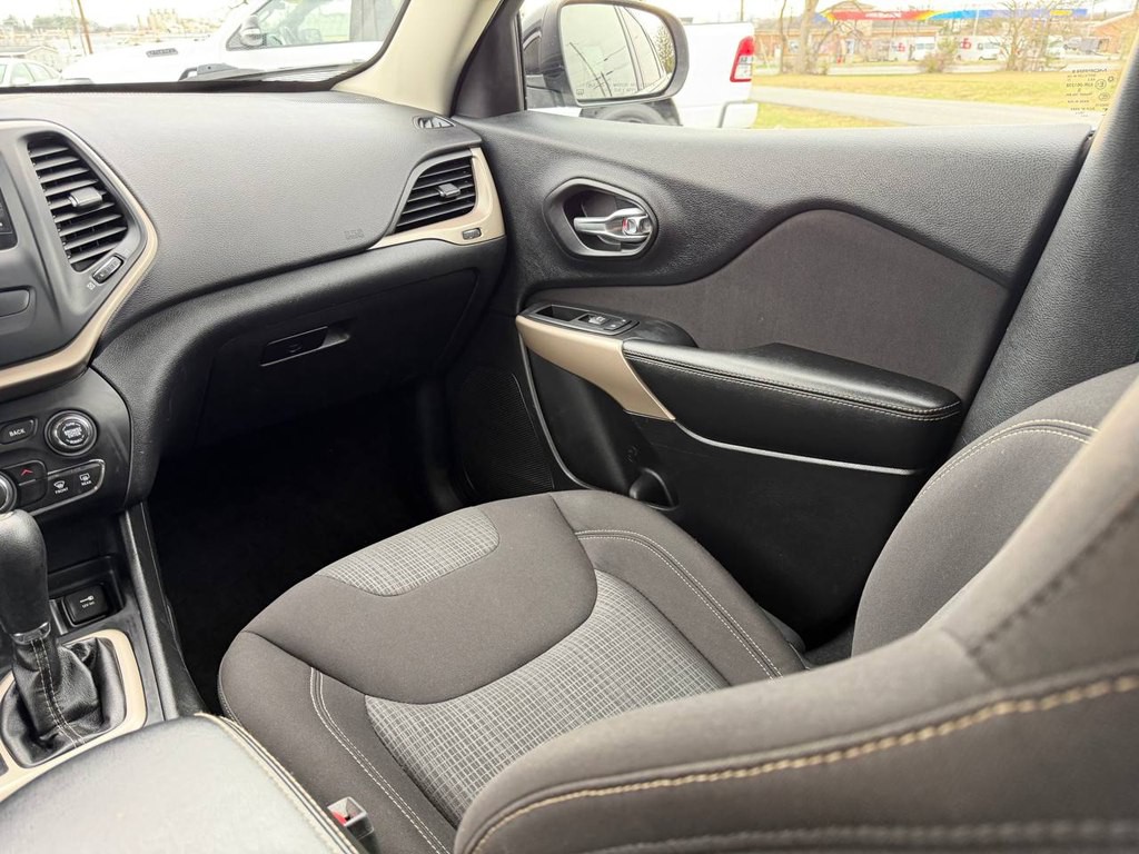 2017 Jeep Cherokee Image 32