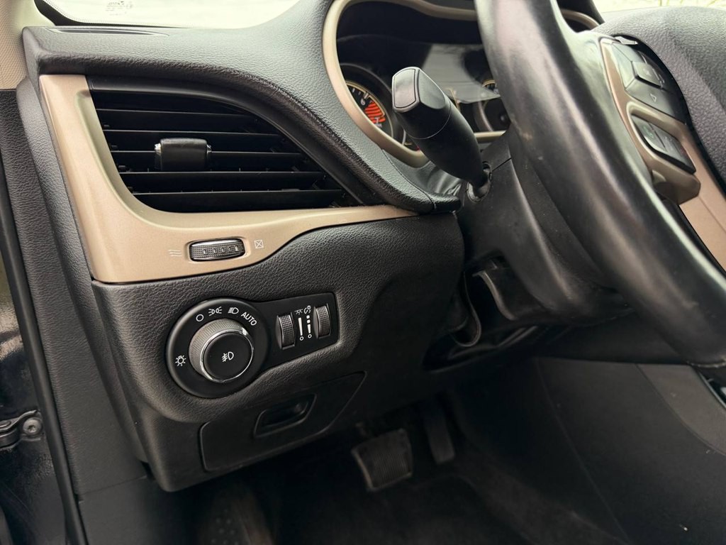 2017 Jeep Cherokee Image 33