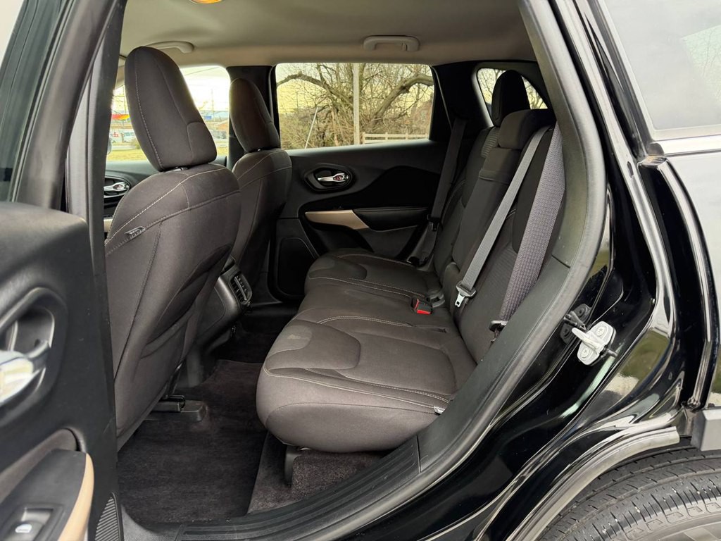 2017 Jeep Cherokee Image 35