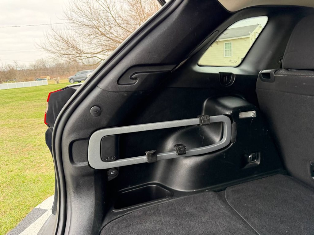 2017 Jeep Cherokee Image 39