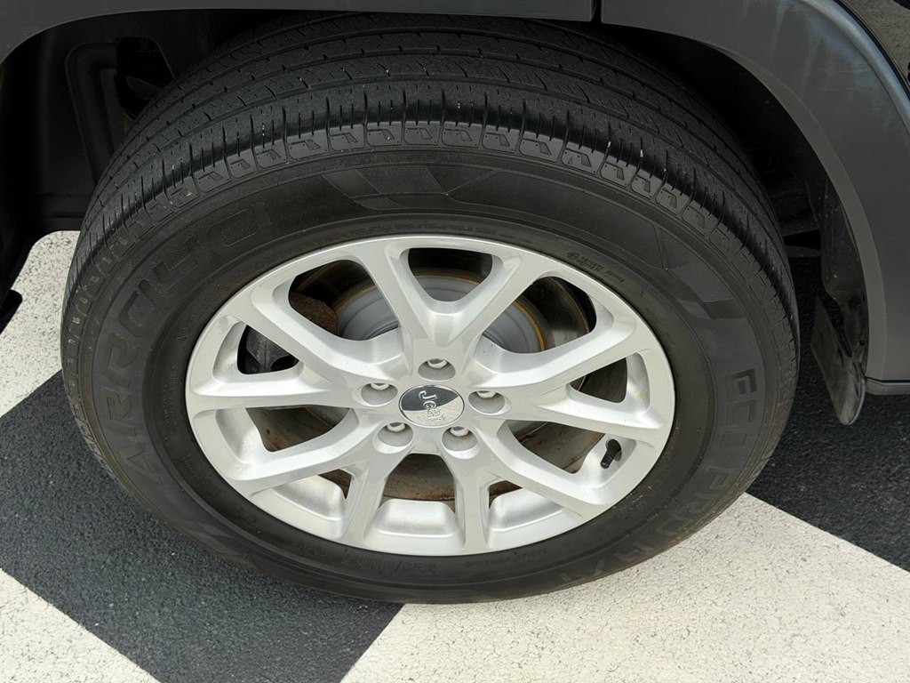 2017 Jeep Cherokee Image 44