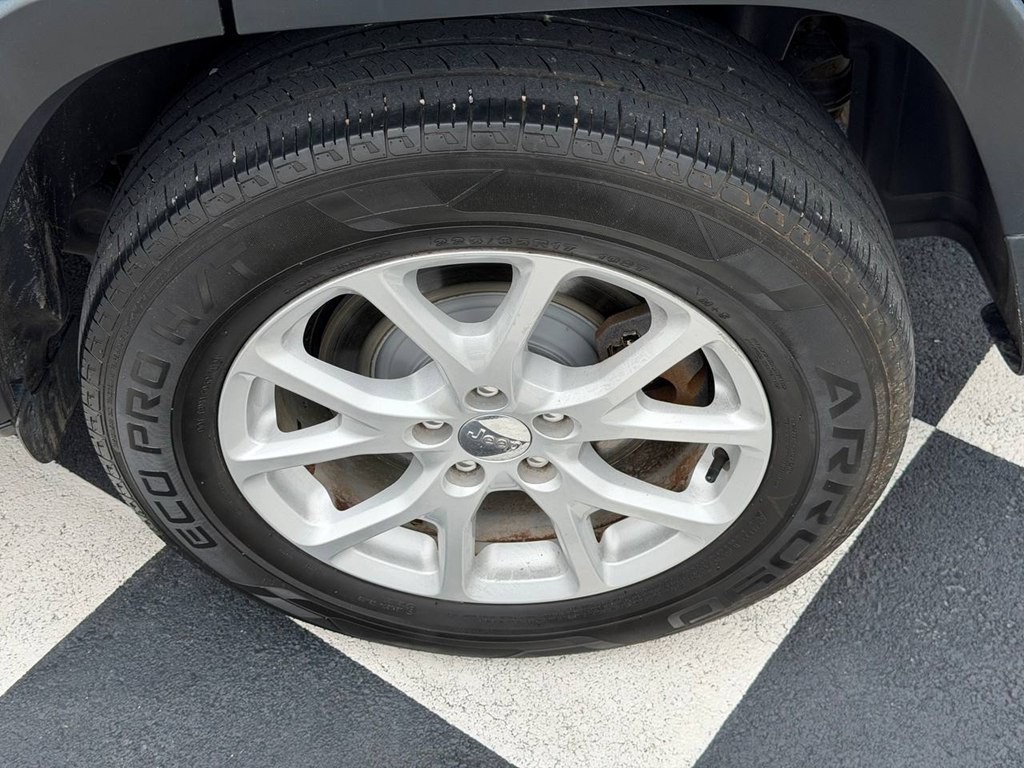 2017 Jeep Cherokee Image 45